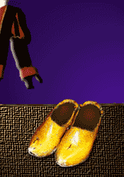 Animatie van de schoen: Zwarte Piet gooit lekkers in de houten klompen